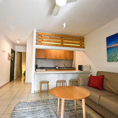 Apartment Book Jet - Beautiful Garden & Pool *