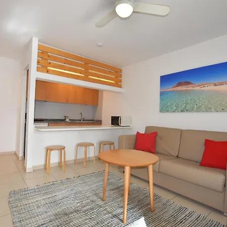 Apartment Book Jet - Beautiful Garden & Pool *
