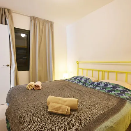 Book Jet - Beautiful Garden & Pool Apartment